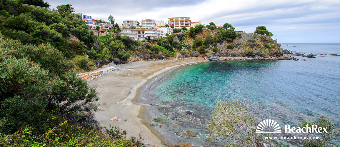 Espana - Comarques gironines -  Llanca - Playa Cau del Llop