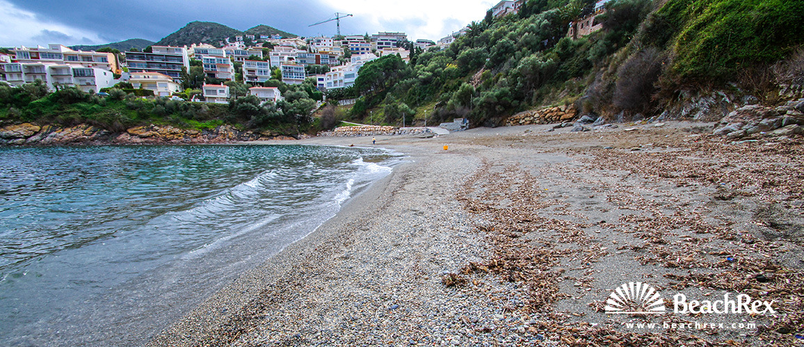 Espana - Comarques gironines -  Llanca - Playa Cau del Llop
