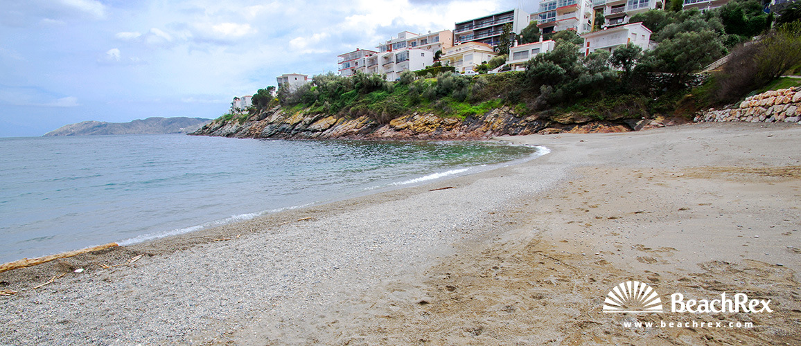 Espana - Comarques gironines -  Llanca - Playa Cau del Llop