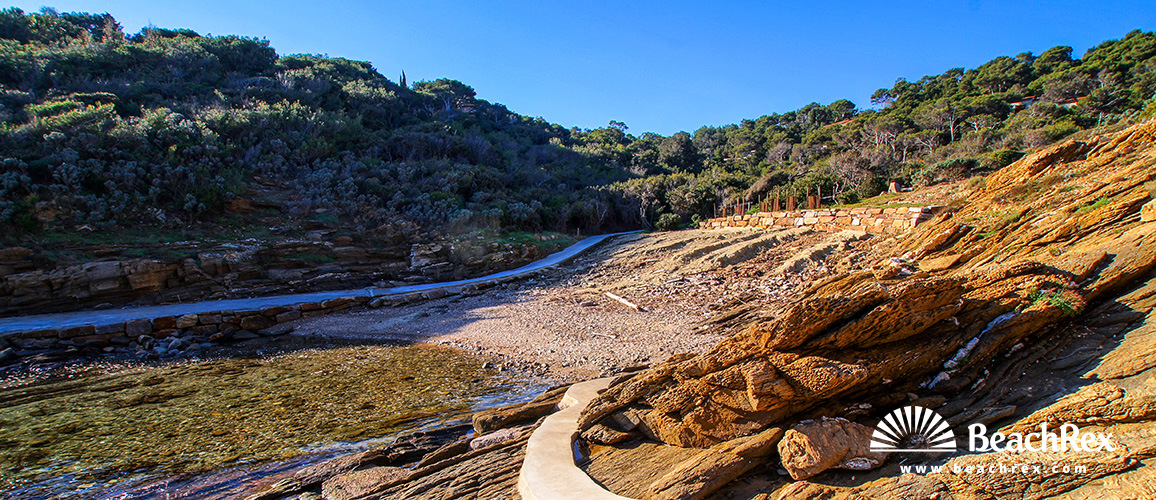 France - Var -  Bormes-les-Mimosas - Beach de Porto Fino