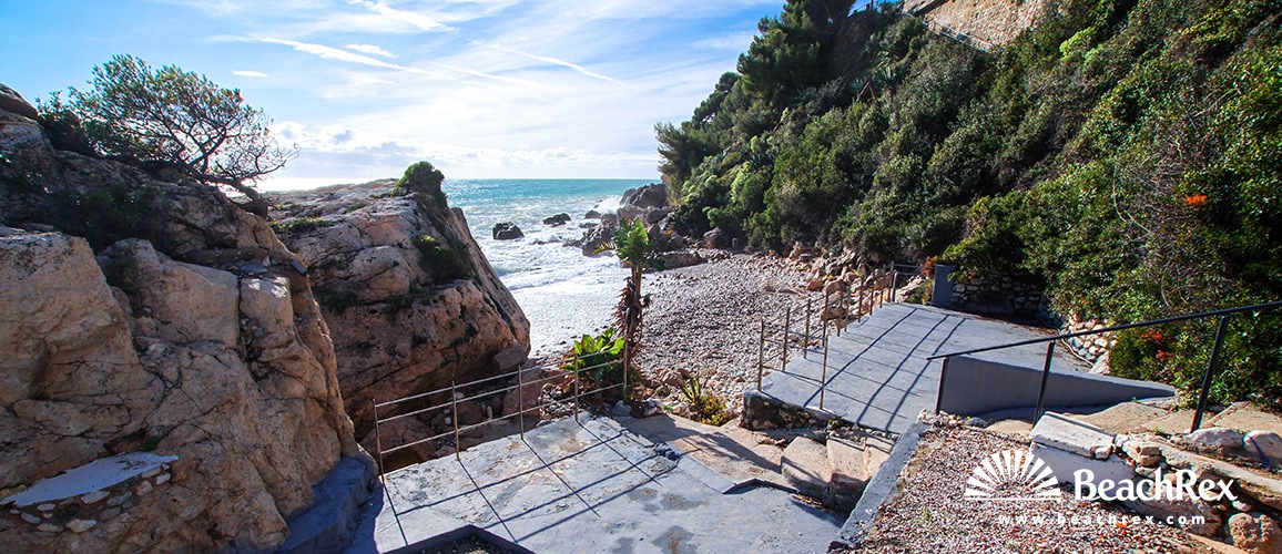 France - AlpesMaritimes -  Roquebrune-Cap-Martin - Beach Rocher