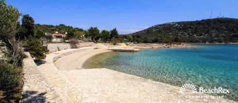 Hrvatska - Dalmacija  Šibenik -  Tisno - Plaža Hostin