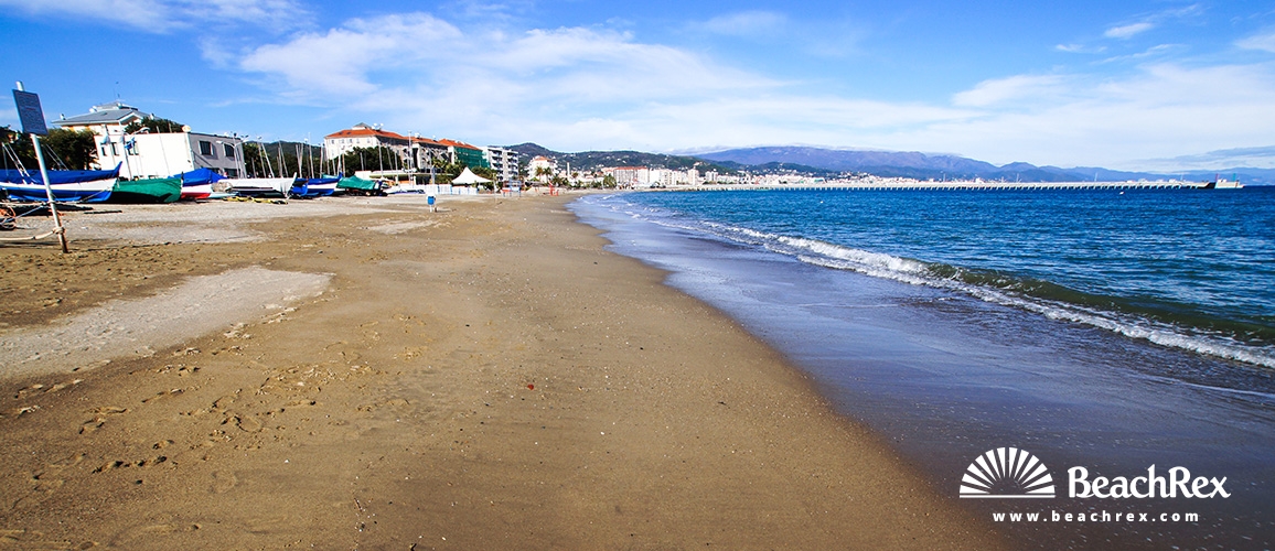 Italy - Liguria -  Vado Ligure - Beach Vado