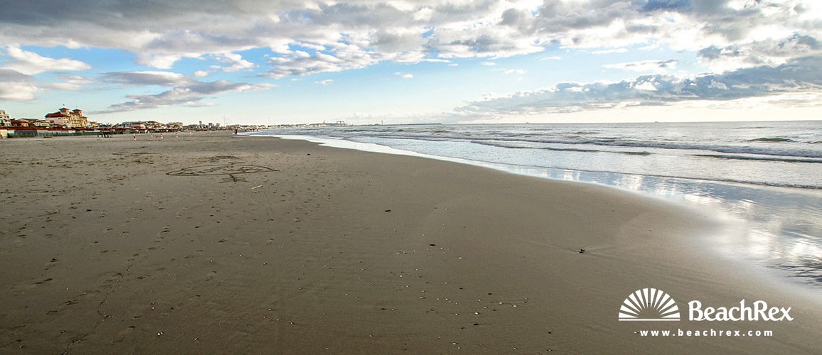 Italy - Toscana -  Viareggio - Beach Viareggio