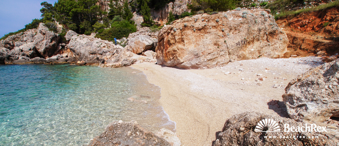 Hrvatska - Dalmacija  Split - Otok Hvar -  Sveta Nedjelja - Plaža Skala
