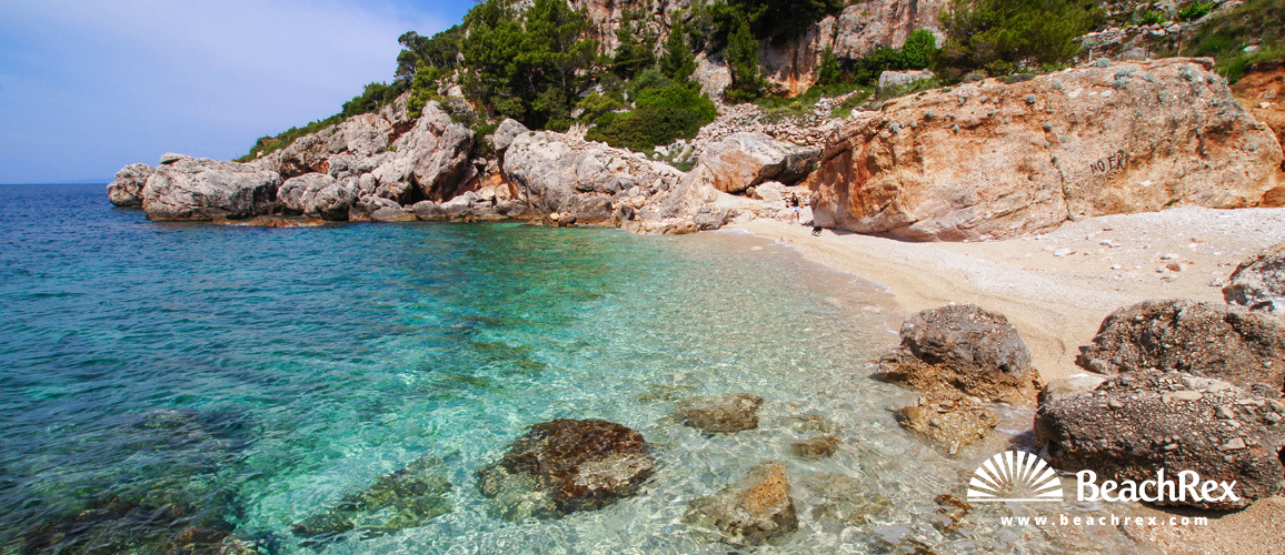Hrvatska - Dalmacija  Split - Otok Hvar -  Sveta Nedjelja - Plaža Skala