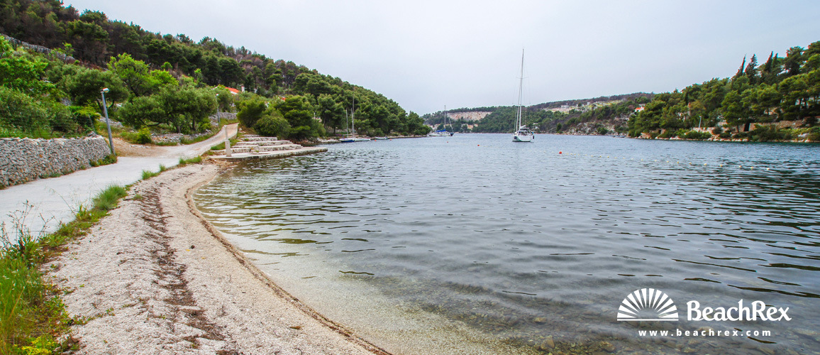 Croatie - Dalmatie  Split - Ile Brač -  Bobovišća - Plage Bobovišća