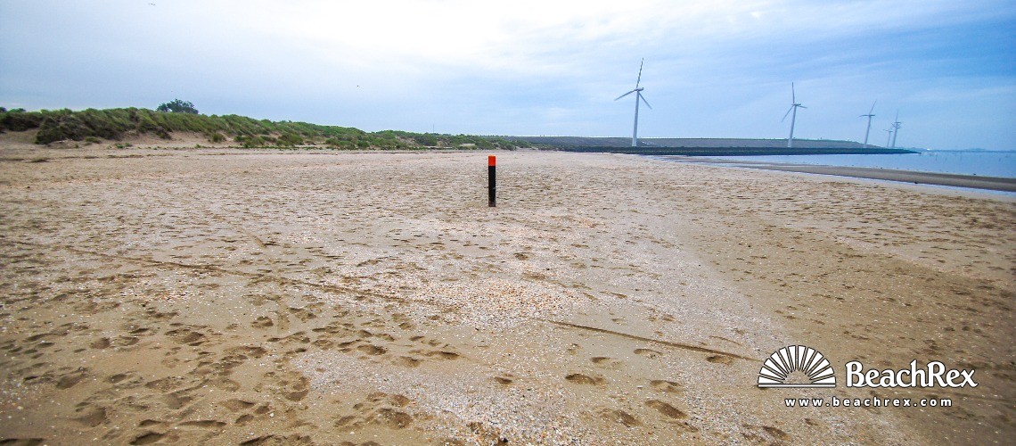 Netherlands - ZuidHolland -  Hellevoetsluis - Strand Haringvlietsluizen