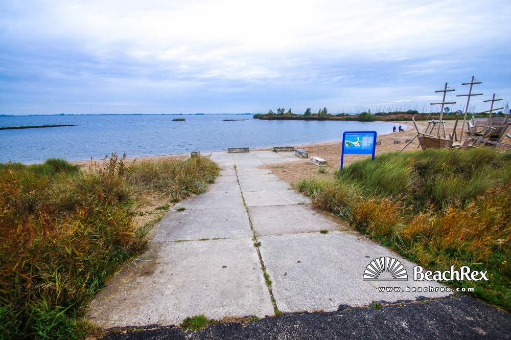 Netherlands - ZuidHolland -  Hellevoetsluis - Strand Vuurtoren