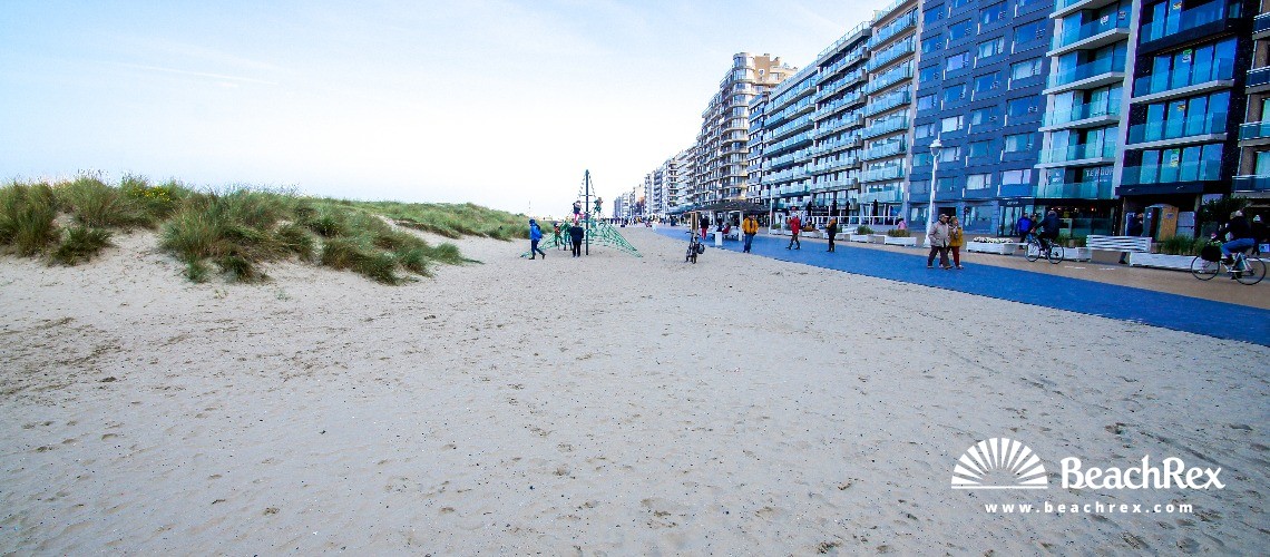 Belgium - WestVlaanderen -  Nieuwpoort - Strand Zonnebloem
