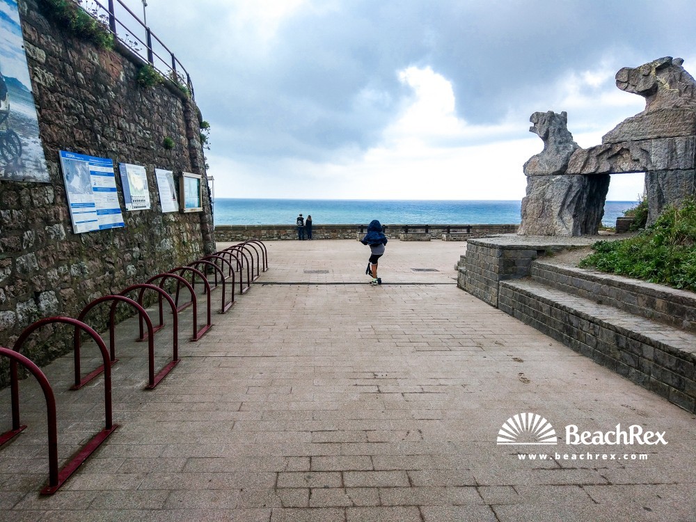 Spain - País Vasco -  Zumaia - Playa Itzuran