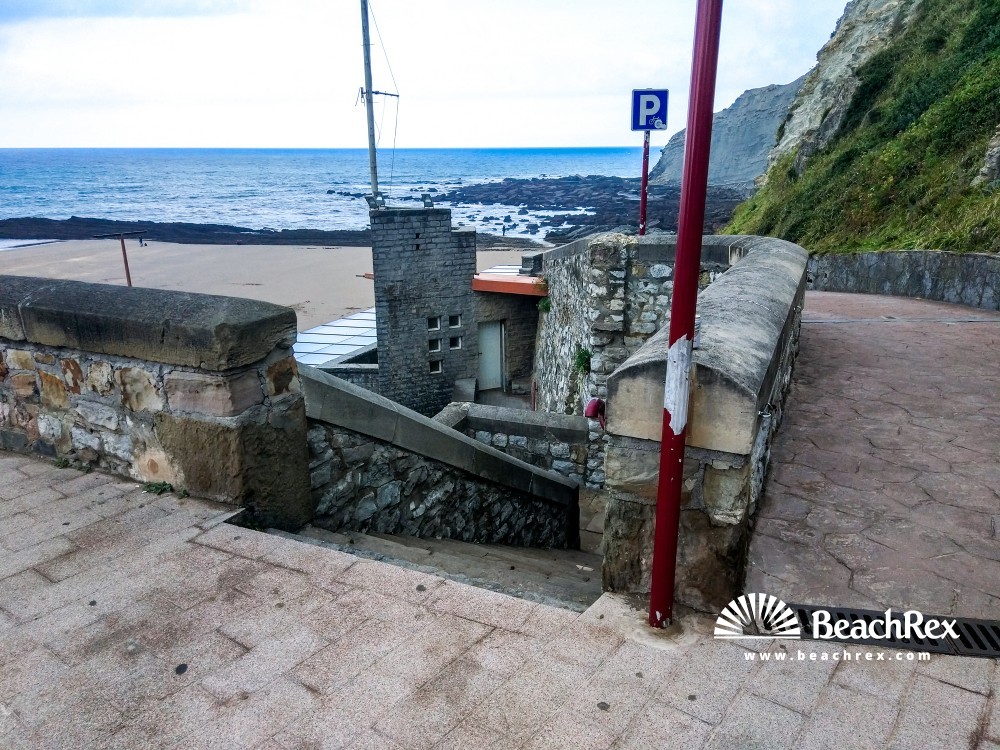 Spain - País Vasco -  Zumaia - Playa Itzuran